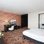 Bij Arnhem A12 Hotel 4*