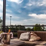 Bij Arnhem A12 Отель 4*